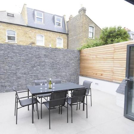لندن Four Bedroom Modern Victorian Wandsworth House المظهر الخارجي الصورة