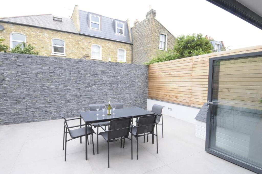لندن Four Bedroom Modern Victorian Wandsworth House المظهر الخارجي الصورة