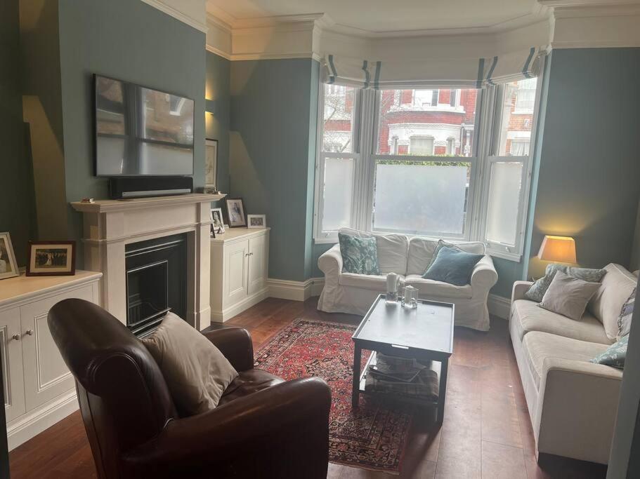 لندن Four Bedroom Modern Victorian Wandsworth House المظهر الخارجي الصورة